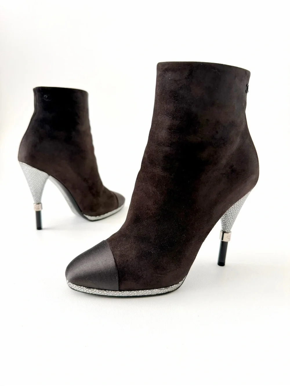 CHANEL | Suede CC Cap Toe Ankle Boots Gray Charcoal Silver High Heel EU 37